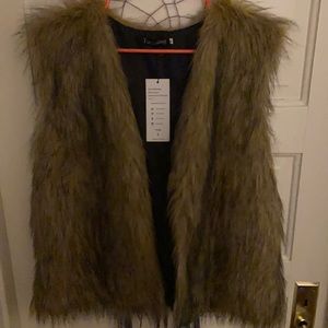 Size L fur vest